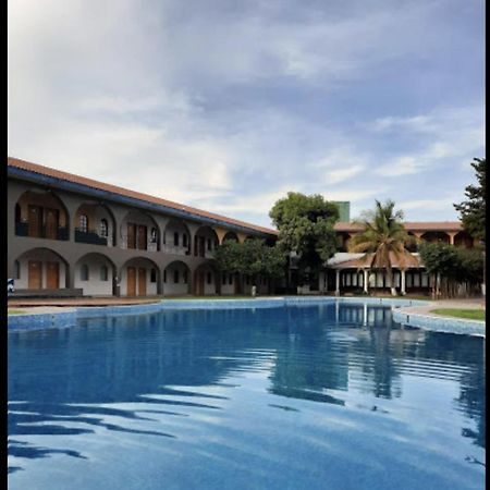 Hotel Camelinas Apatzingán de la Constitución المظهر الخارجي الصورة