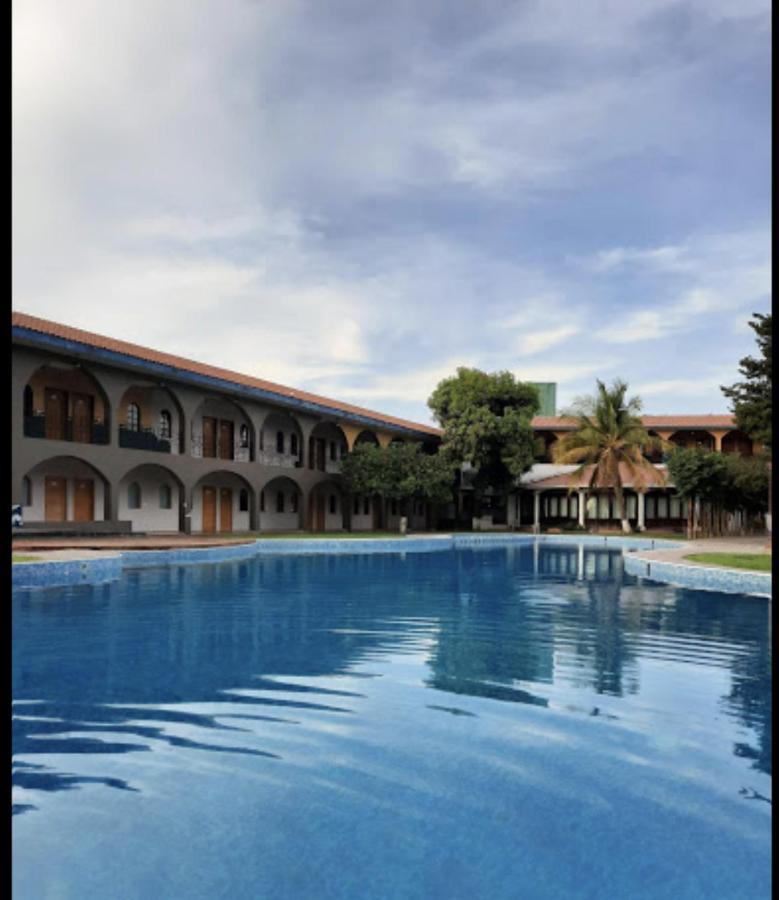 Hotel Camelinas Apatzingán de la Constitución المظهر الخارجي الصورة